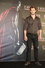 Chris Hemsworth beim Photocall am 13.04.2011 im Hotel Bayerischer Hof (©Foto. Martin Schmitz)